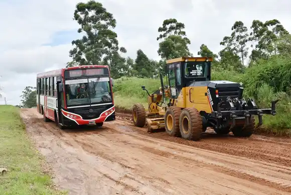 Tras la lluvia, la municipalidad realiza mejoras en las calles de ripio