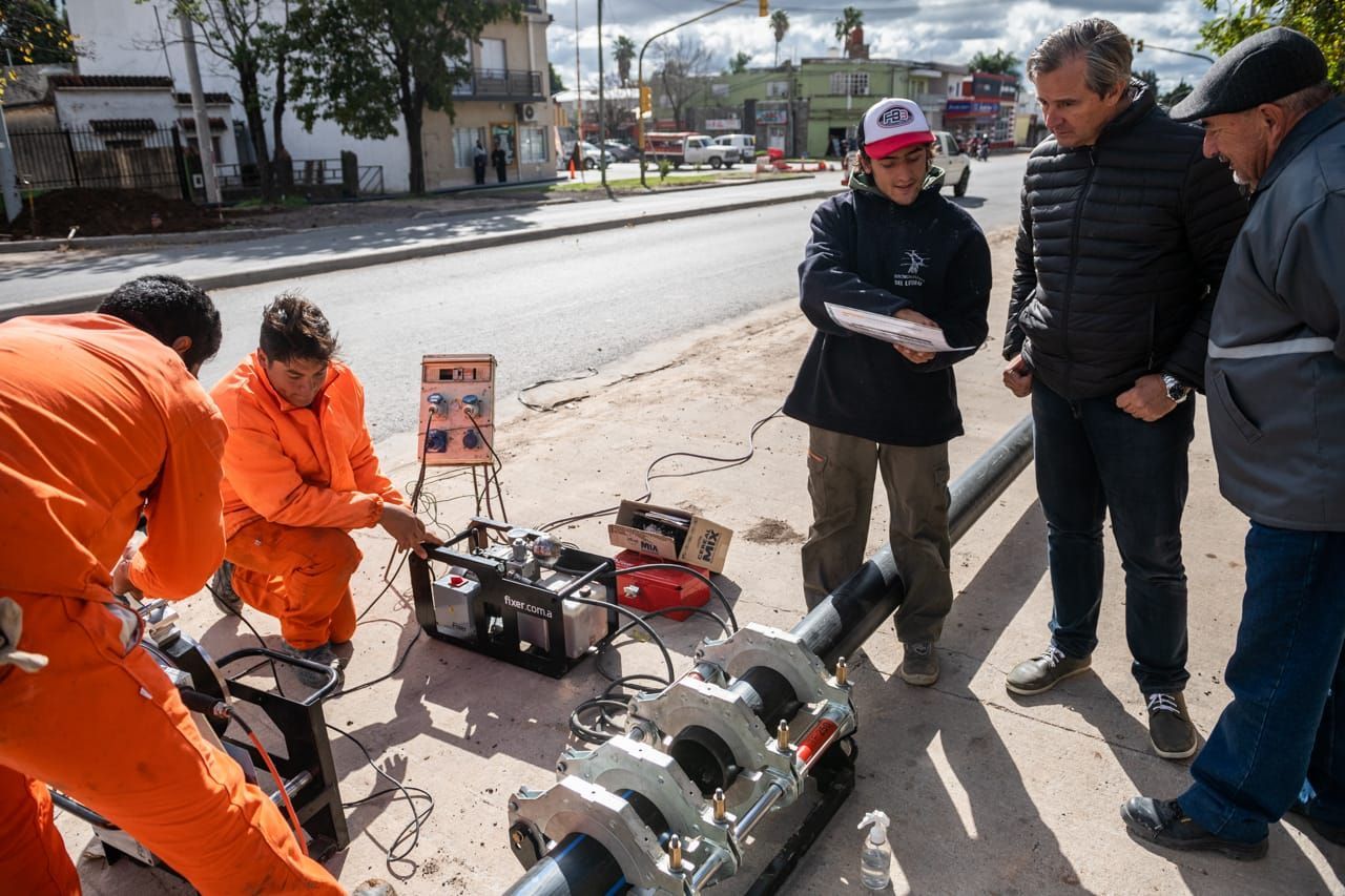 Avanza la reconstrucción y colocación de cañería de agua potable en Avenida Zanni