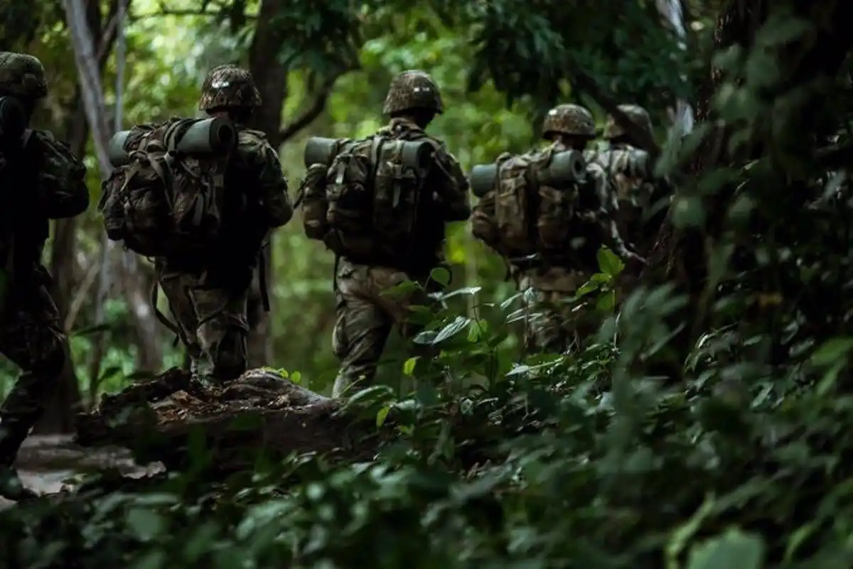 120 soldados rodeados por 300 campesinos cocaleros