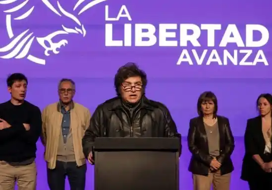 Milei, al reconocer la derrota en el bunker de LLA.