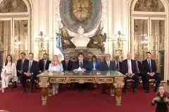 El Gobierno modificó el presupuesto vigente con más recursos para el pago de salarios y deuda