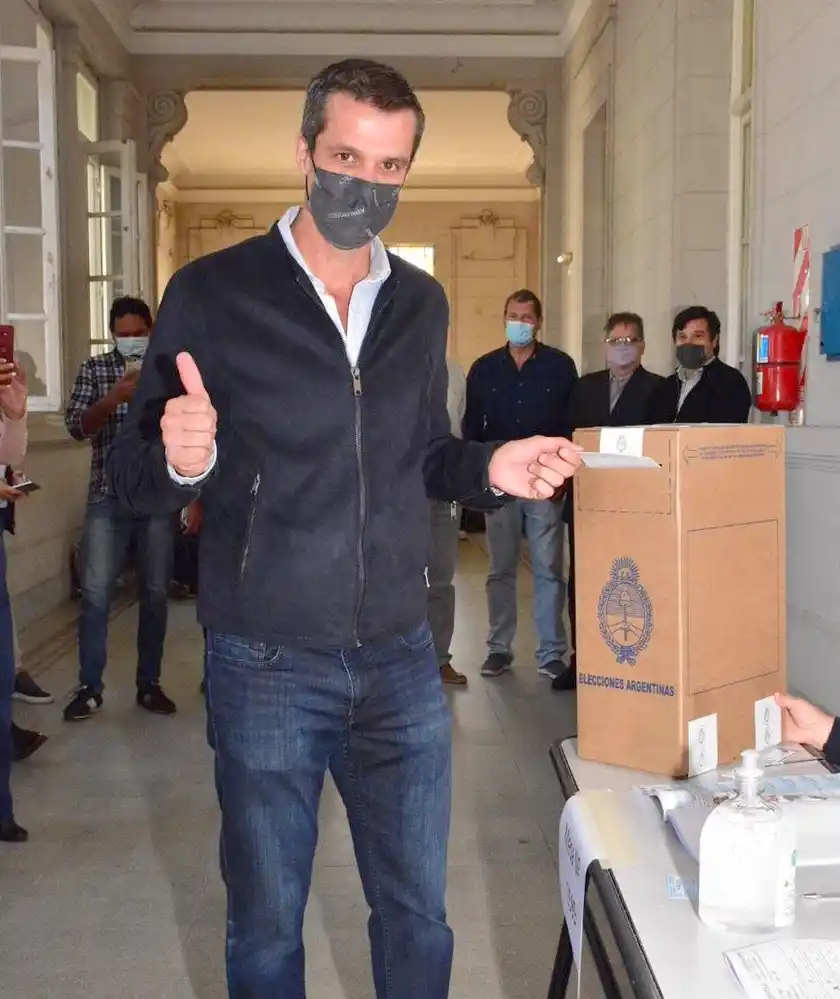 Votó Cresto: "Cada vez tenemos más personas vacunadas, por lo que es muy importante acercarse a votar"