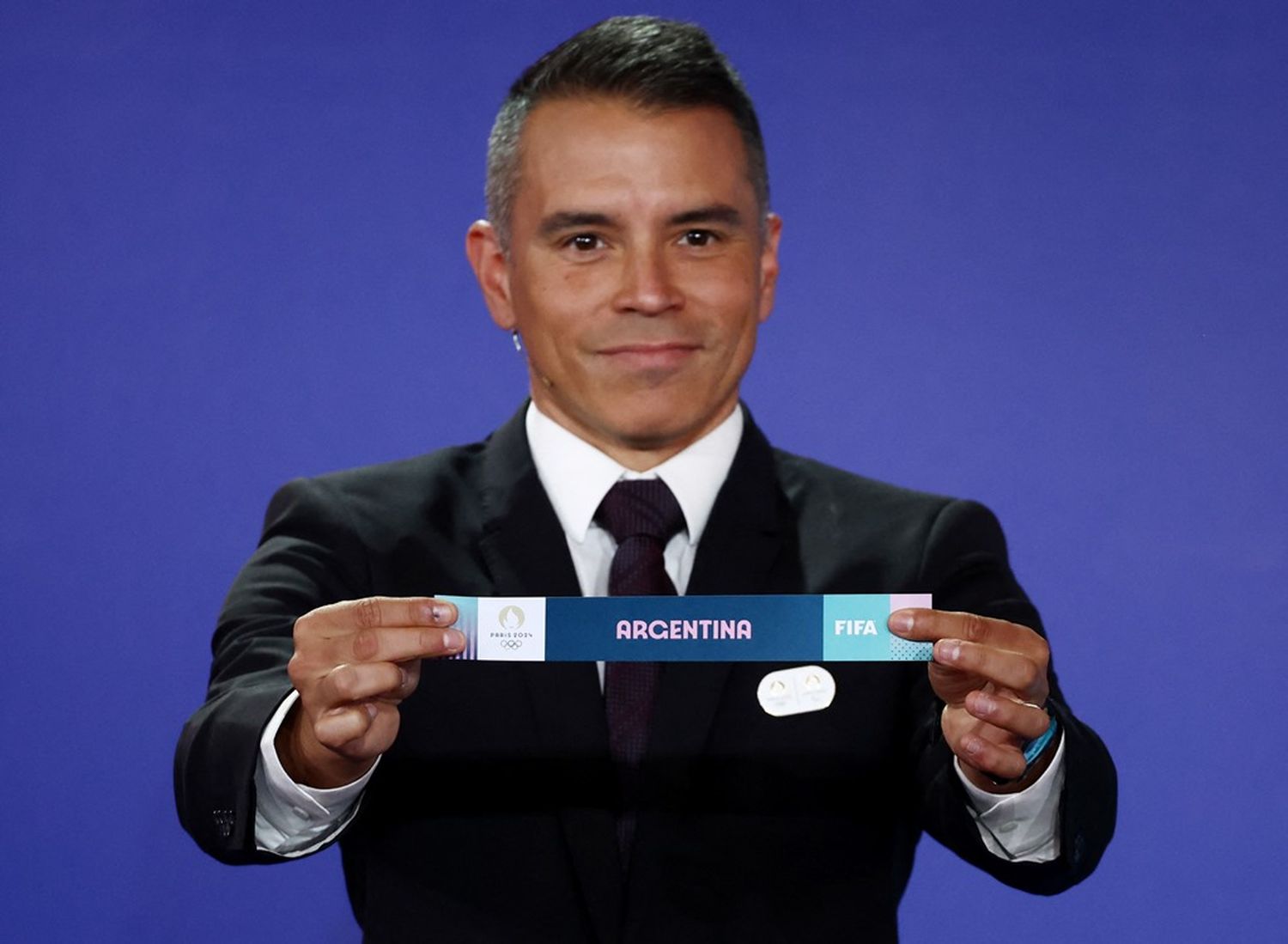 Javier Saviola fue el representante argentino en el sorteo.