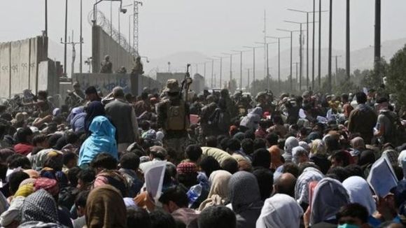 AMENAZA “MUY SERIA” E “INMINENTE” de ataque terrorista en aeropuerto de Kabul: países occidentales agilizan evacuaciones