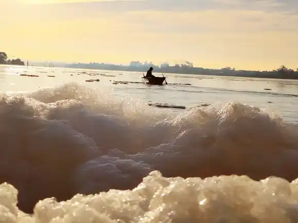 La espuma en el río Uruguay no es peligrosa