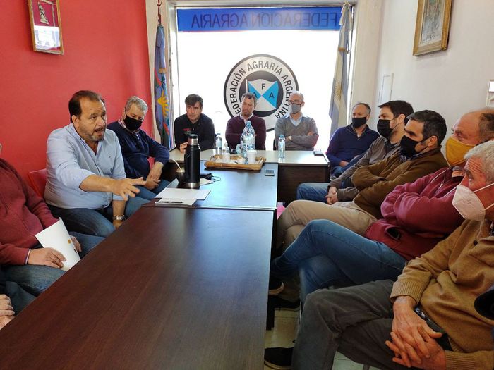 El secretario de Agricultura pasó por Tandil y mantuvo un diálogo “mano a mano” con productores
