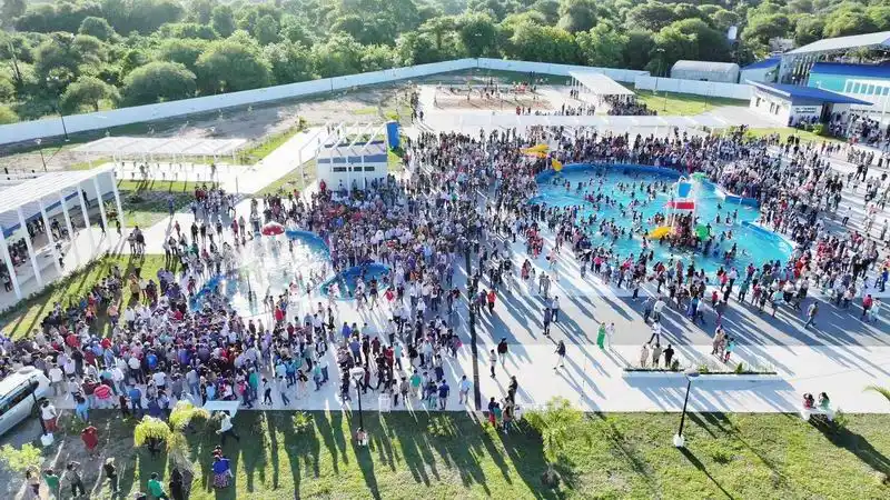 “No nos encandila sacarnos fotos con personajes tenebrosos, 
nos mueve solo la fe en Dios y el amor a nuestro pueblo”