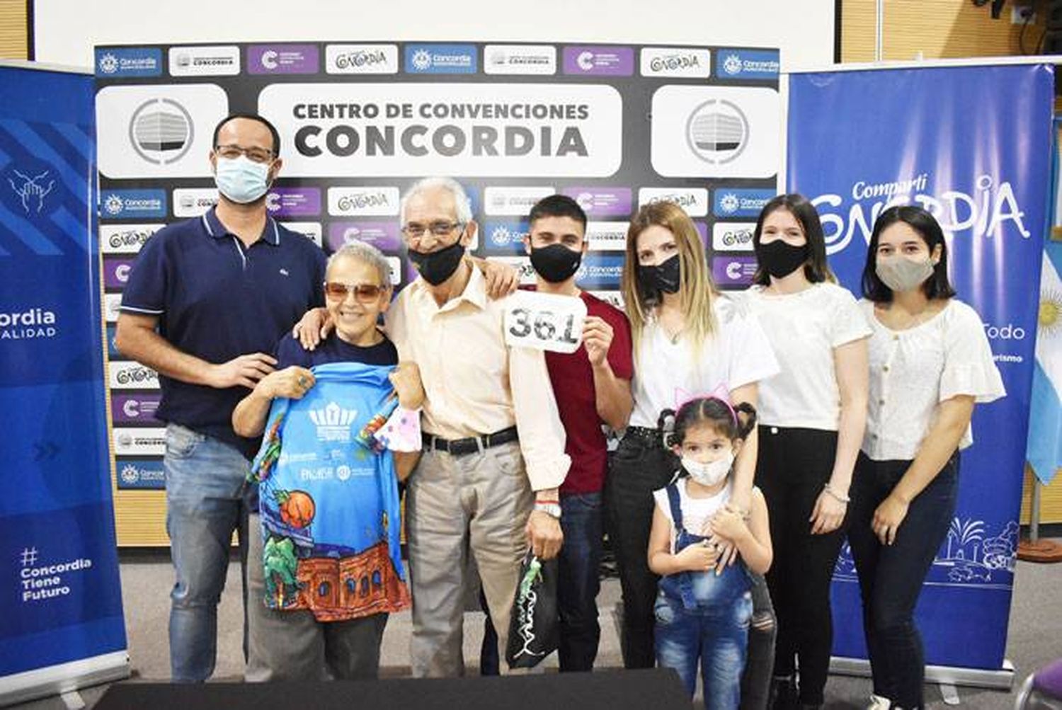 Con 74 años corrió la  42ª Maratón de Reyes y  emocionó a todos con su paso