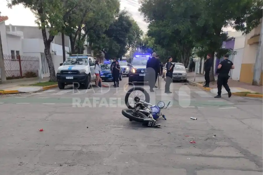 Volvían de robar en otro lado de la ciudad y se accidentaron: los buscaron y acuchillaron a uno