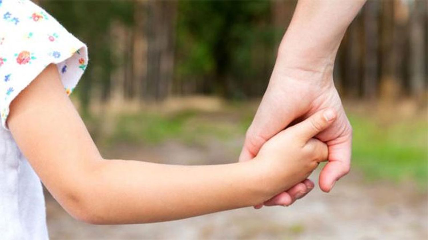 Autorizan a adolescente a suprimir el apellido de su padre por estar “ausente”