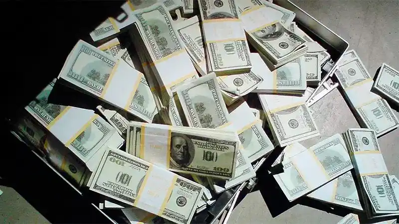 Milei y Trump no pueden frenar el dólar, que sigue escalando: a cuánto cotiza este lunes