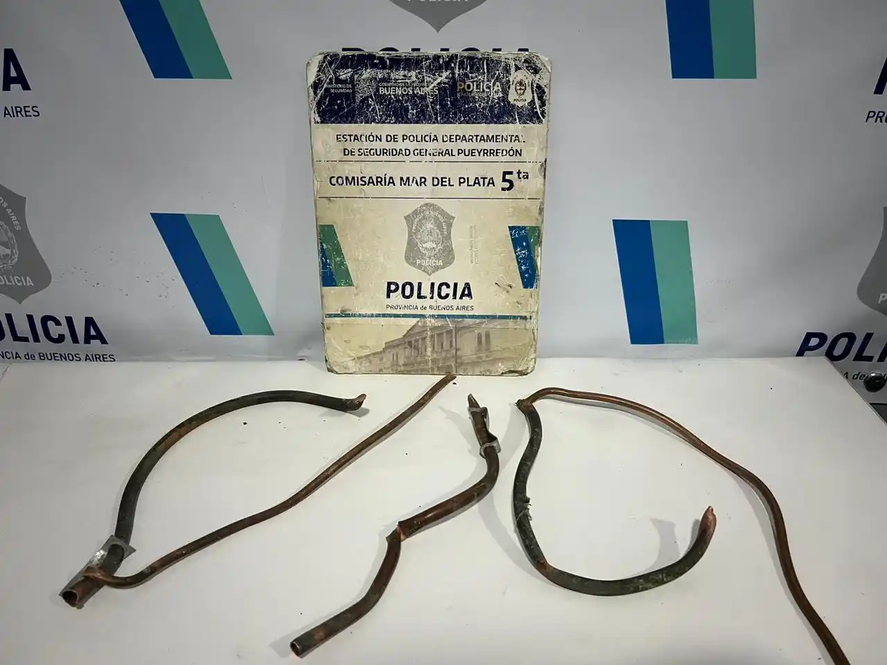 El delincuente fue atrapado con cinco caños de bronce.