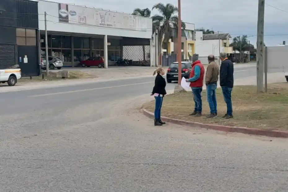 Técnicos de Vialidad inspeccionaron el sector donde se pretende instalar los semáforos.