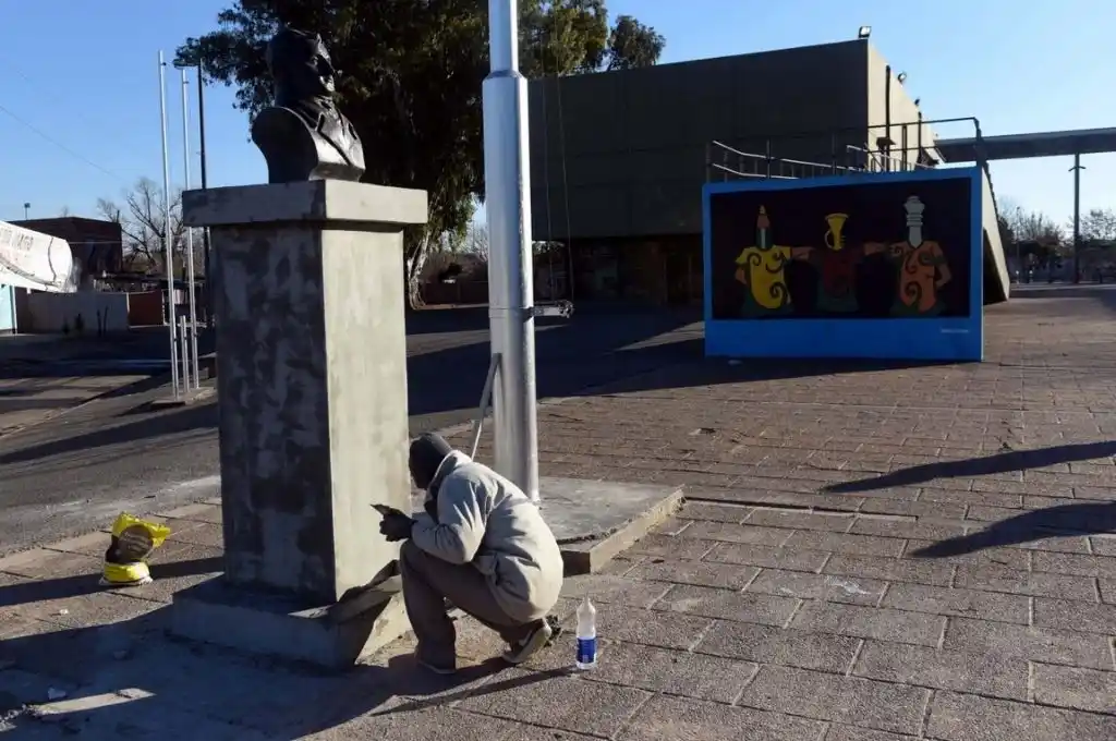 Rosario: construyen seis bustos en homenaje a Manuel Belgrano