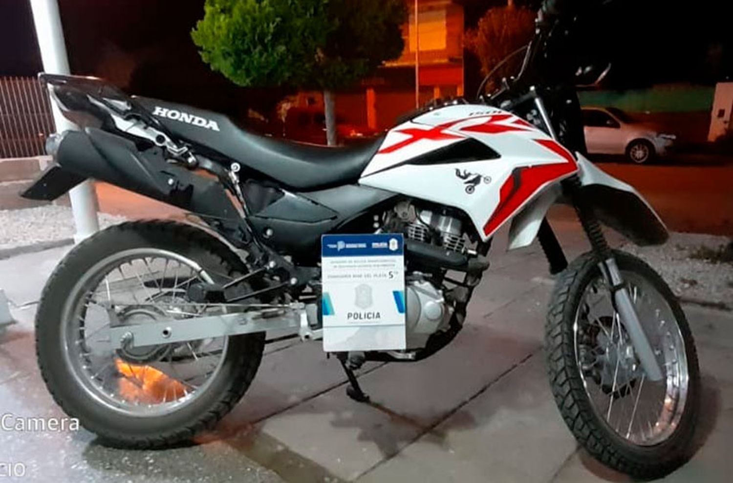 Tras una persecución detuvieron a un menor que conducía una moto robada