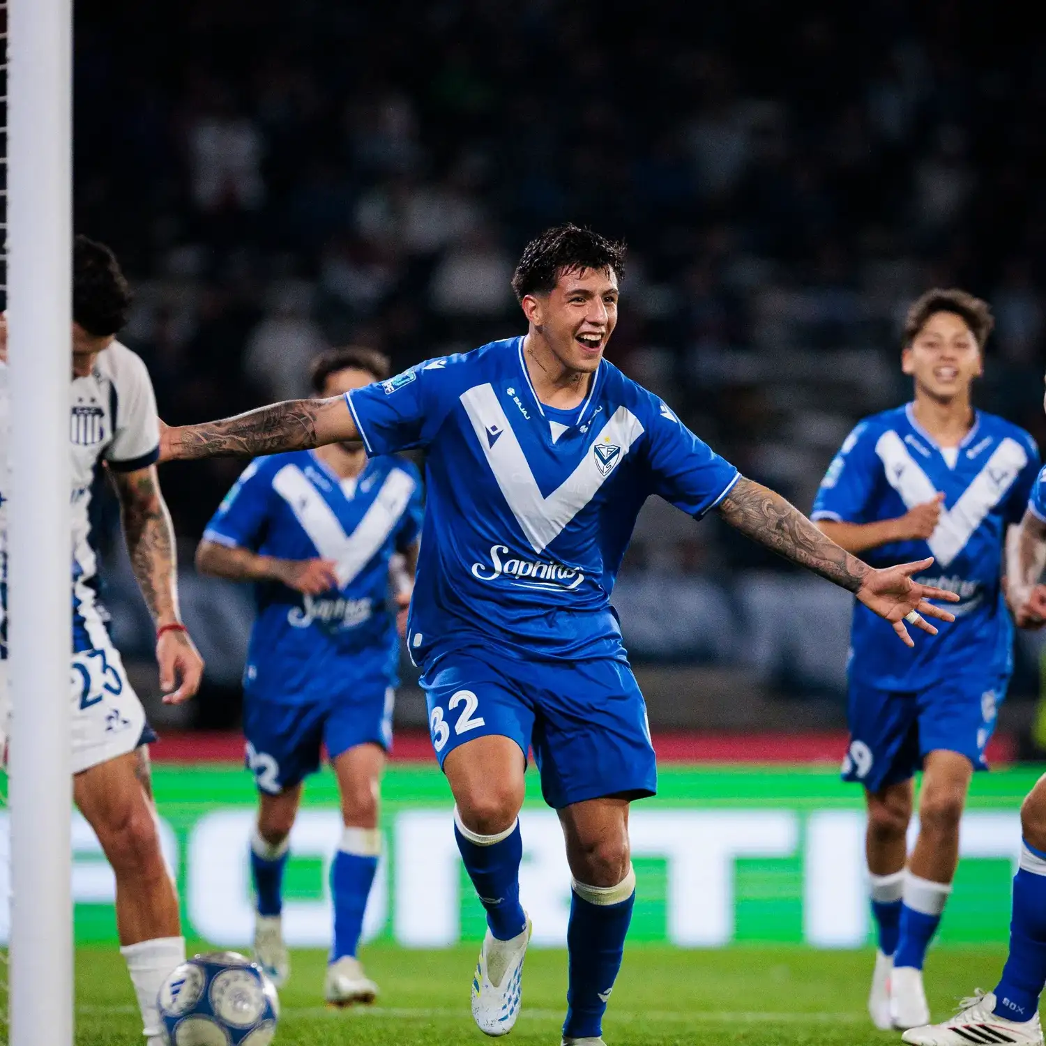 Vélez remontó para ganarle a Talleres