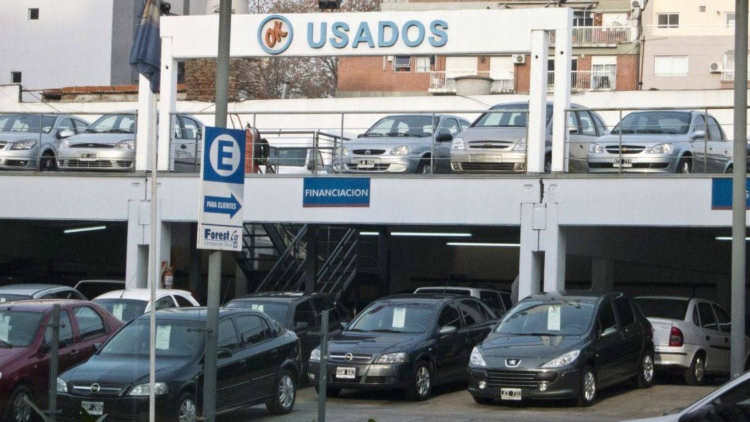 El costo de la transferencia de un auto usado llega al 6% del total