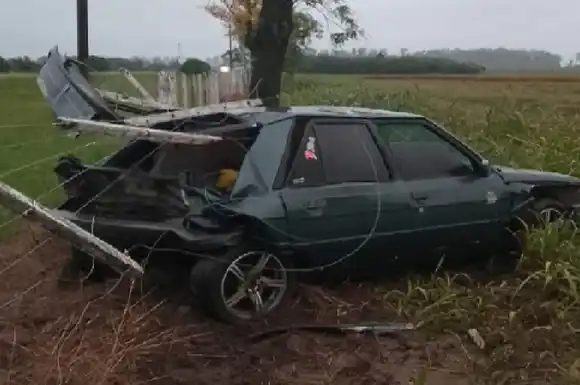 Fuerte choque en ruta 6: dos personas fueron trasladadas al SAMCo con lesiones