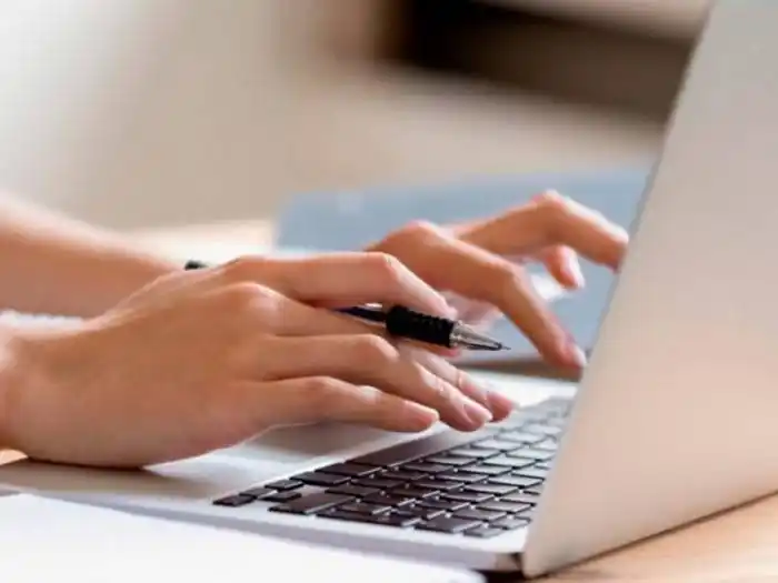 Línea de créditos para que docentes compren equipamiento informático