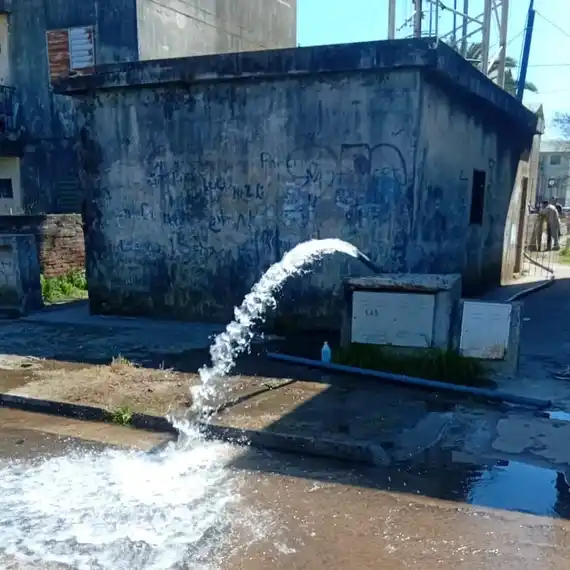 Obras Sanitarias reparó un pozo de agua en el barrio 210 Viviendas