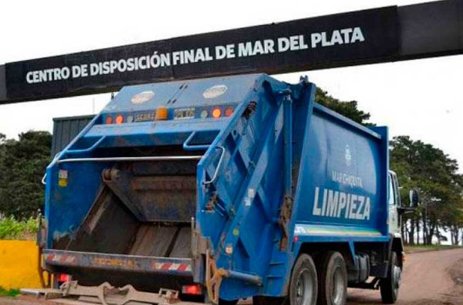 Sacá la basura: recicladores levantaron el corte y vuelve el servicio