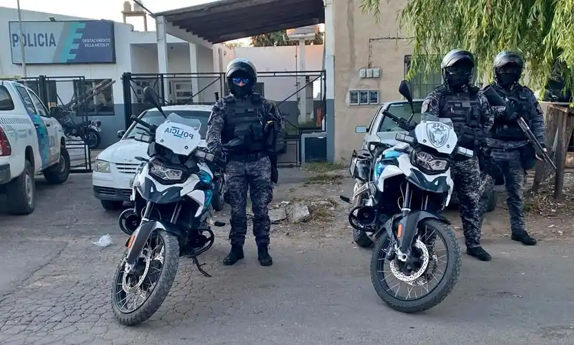 Detienen a un hombre acusado de amenazar con armas a un vecino