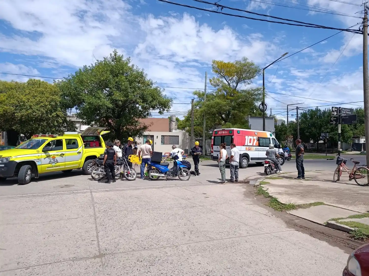 Servicios de emergencia atendieron a los protagonistas del siniestro.