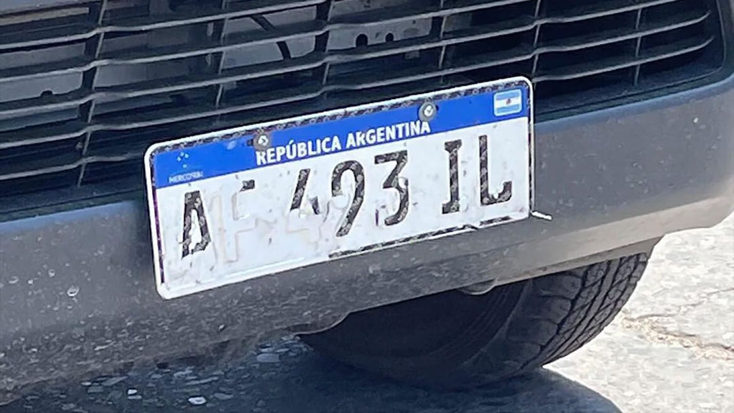 Los autos podrán circular con patentes de papel ante escasez de insumos para chapas