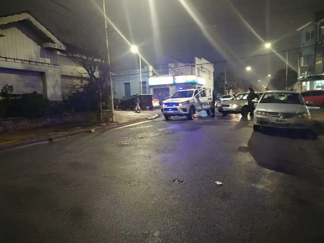 Una mujer fue hospitalizada tras ser embestida por un auto