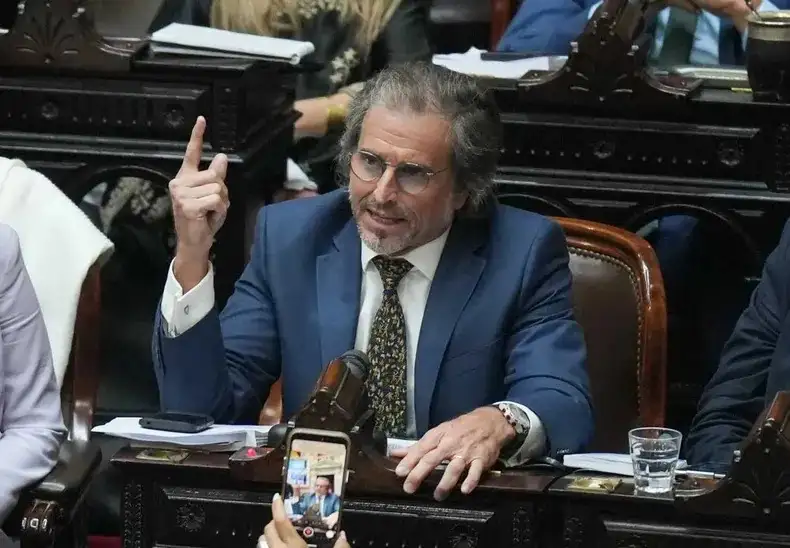 Bertie Benegas Lynch defendió el veto a la reforma previsional: “A los ricos los está masacrando”