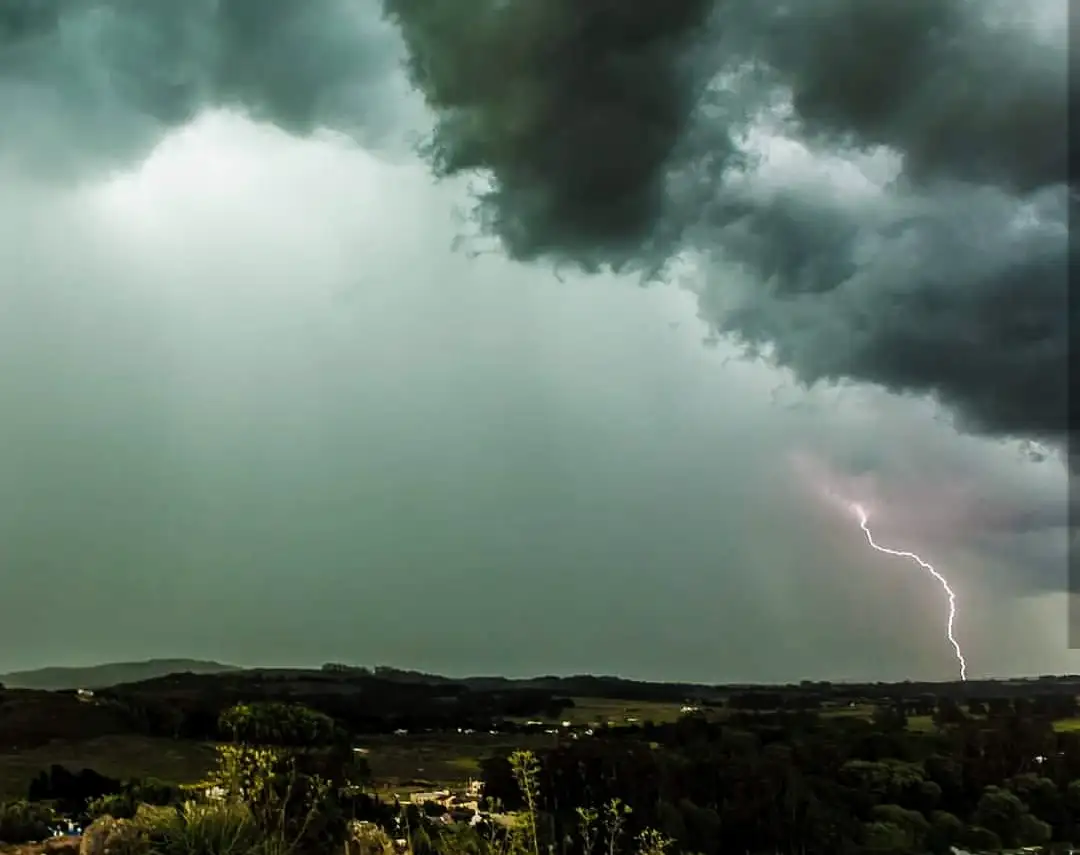 Cuatro imágenes impactantes de la fuerte tormenta eléctrica sobre Tandil