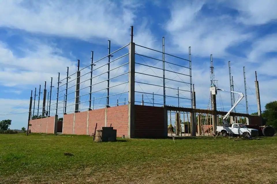 Construyen un gimnasio cerrado en el polideportivo de Seguí