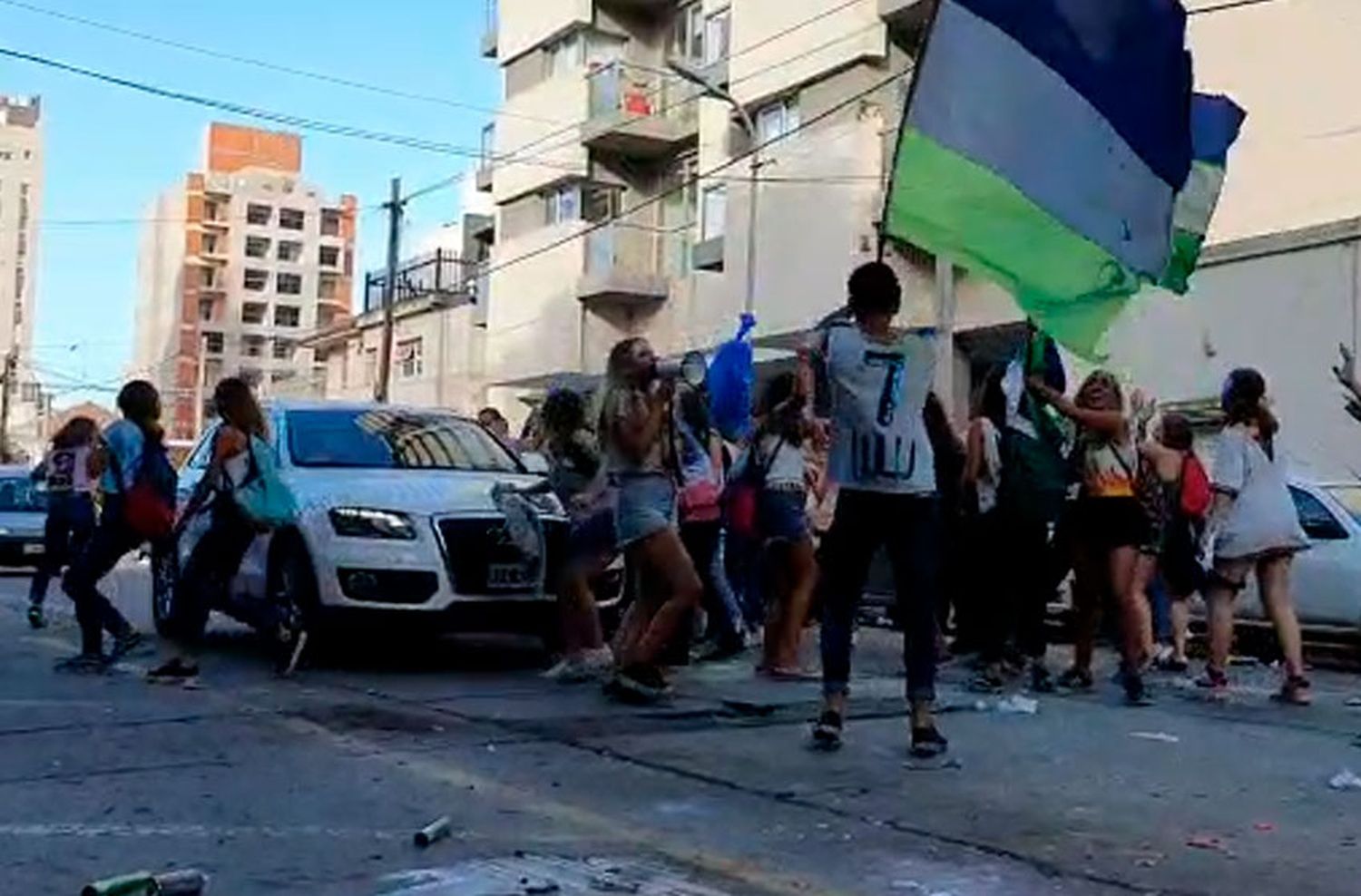 UPD: atropelló a un grupo de jóvenes en la puerta de una escuela de Mar del Plata