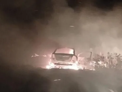 Se incendió un auto en el camino de Puiggari: quedó totalmente destruido