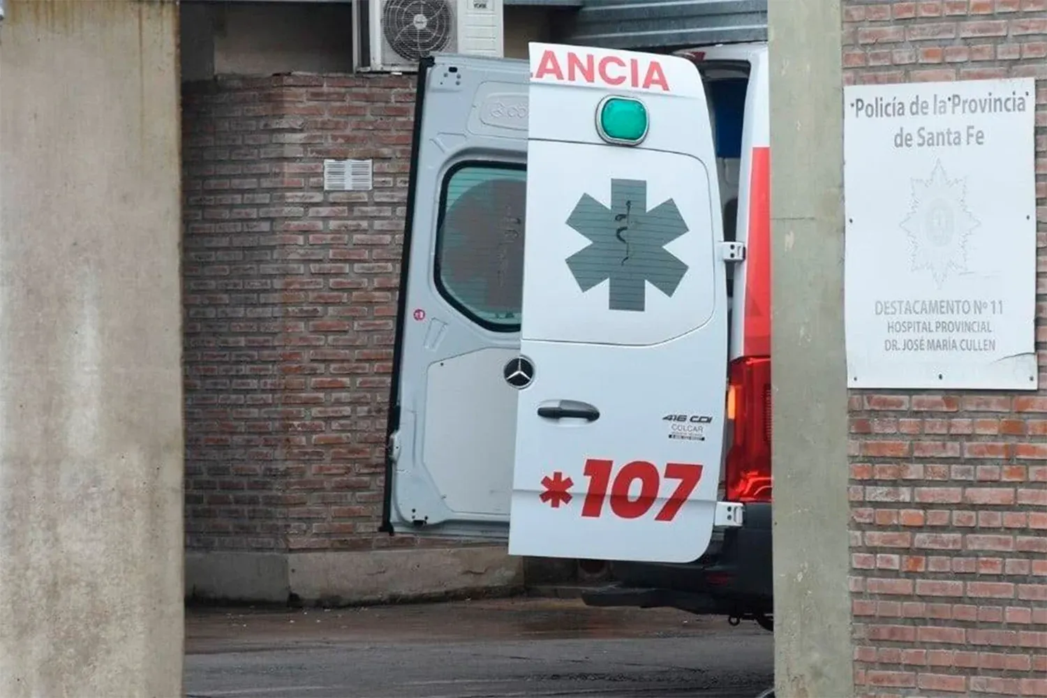 Una policía embarazada sufrió un balazo en la cabeza y dio a luz mientras era operada