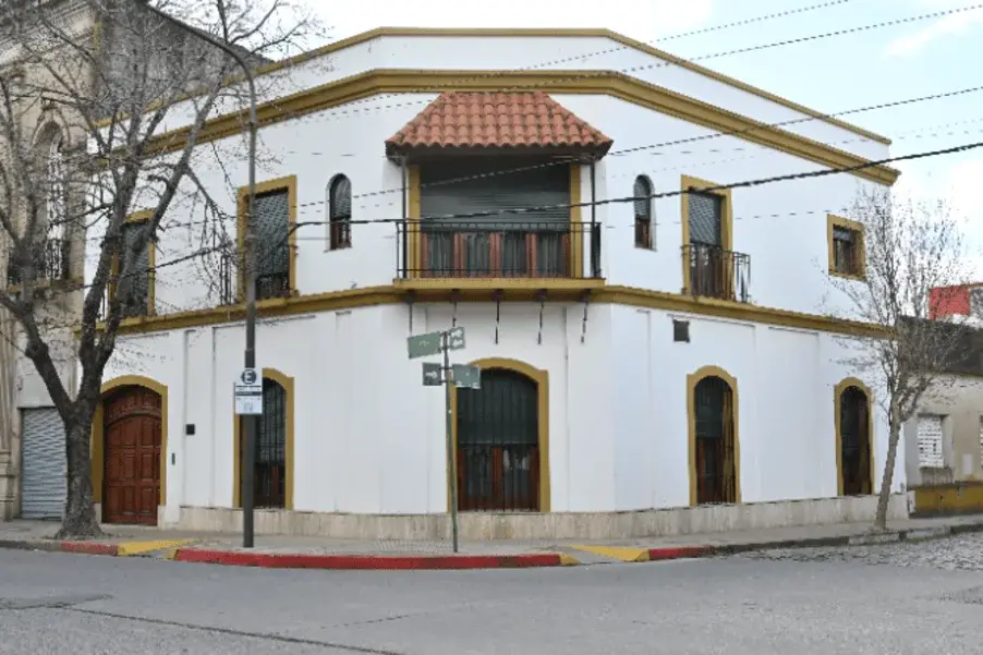Casa ubicada en Mitre y Cramer