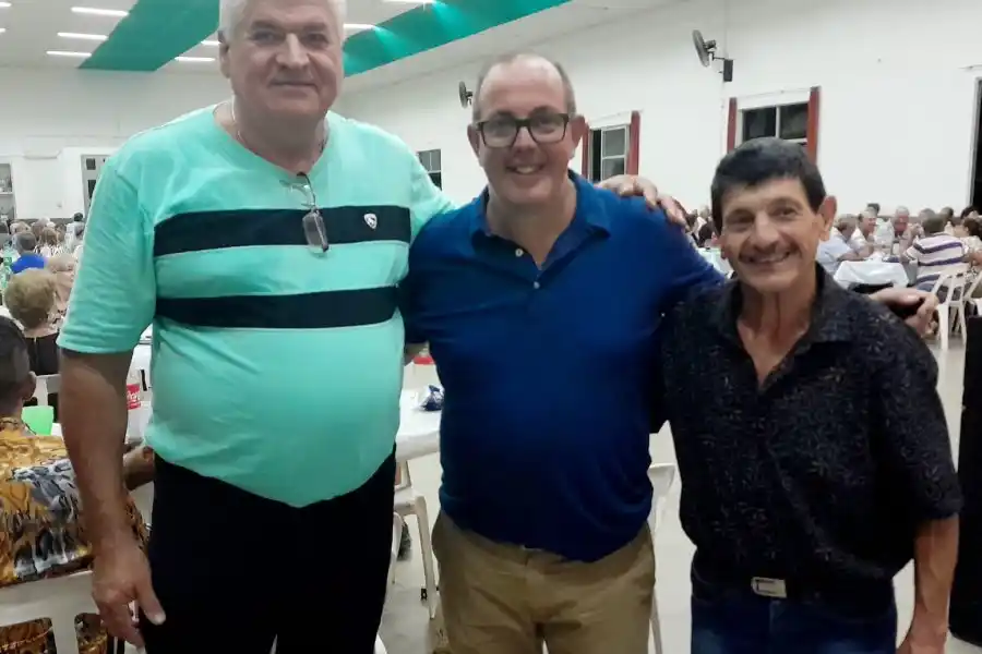 Ale Ambort presente en la Cena Malvinera