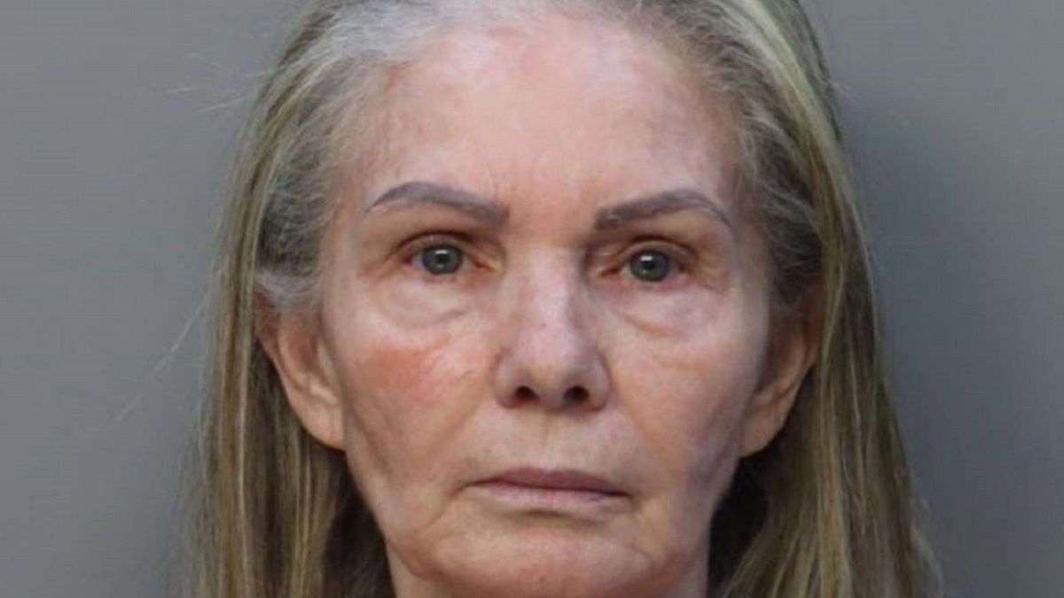 TAROTISTA venezolana detenida en MIAMI: prometió «una limpia espiritual» y «limpió» los bolsillos de un cliente