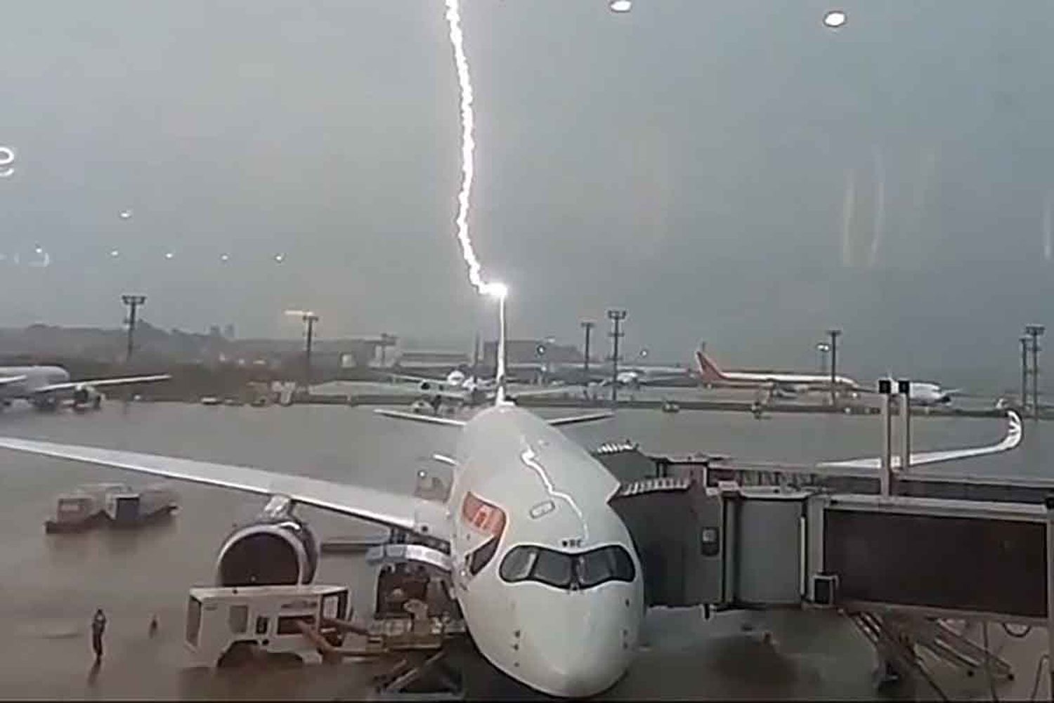 British Airways Airbus A350 Struck by Lightning at São Paulo Airport