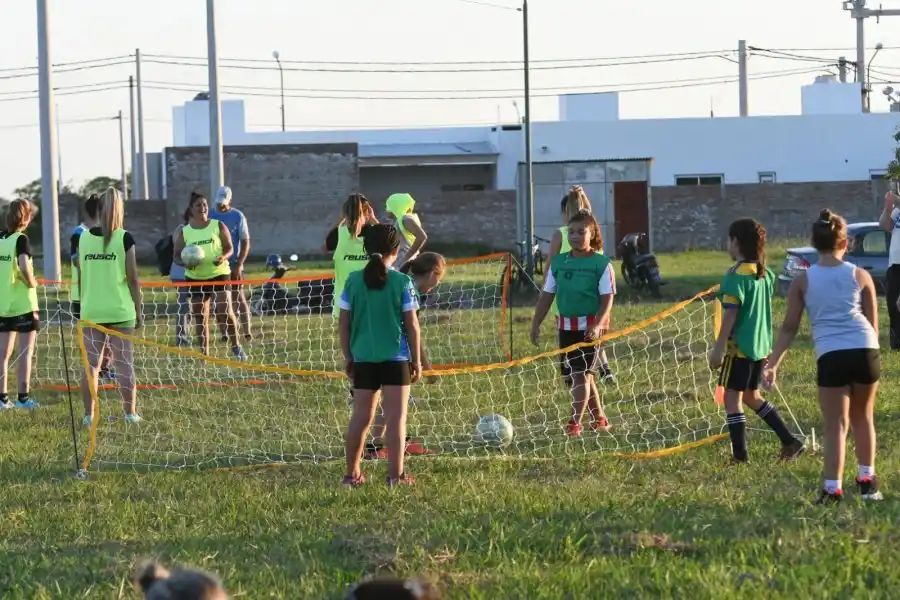 "El club va a tu barrio": Un programa que fomenta el deporte