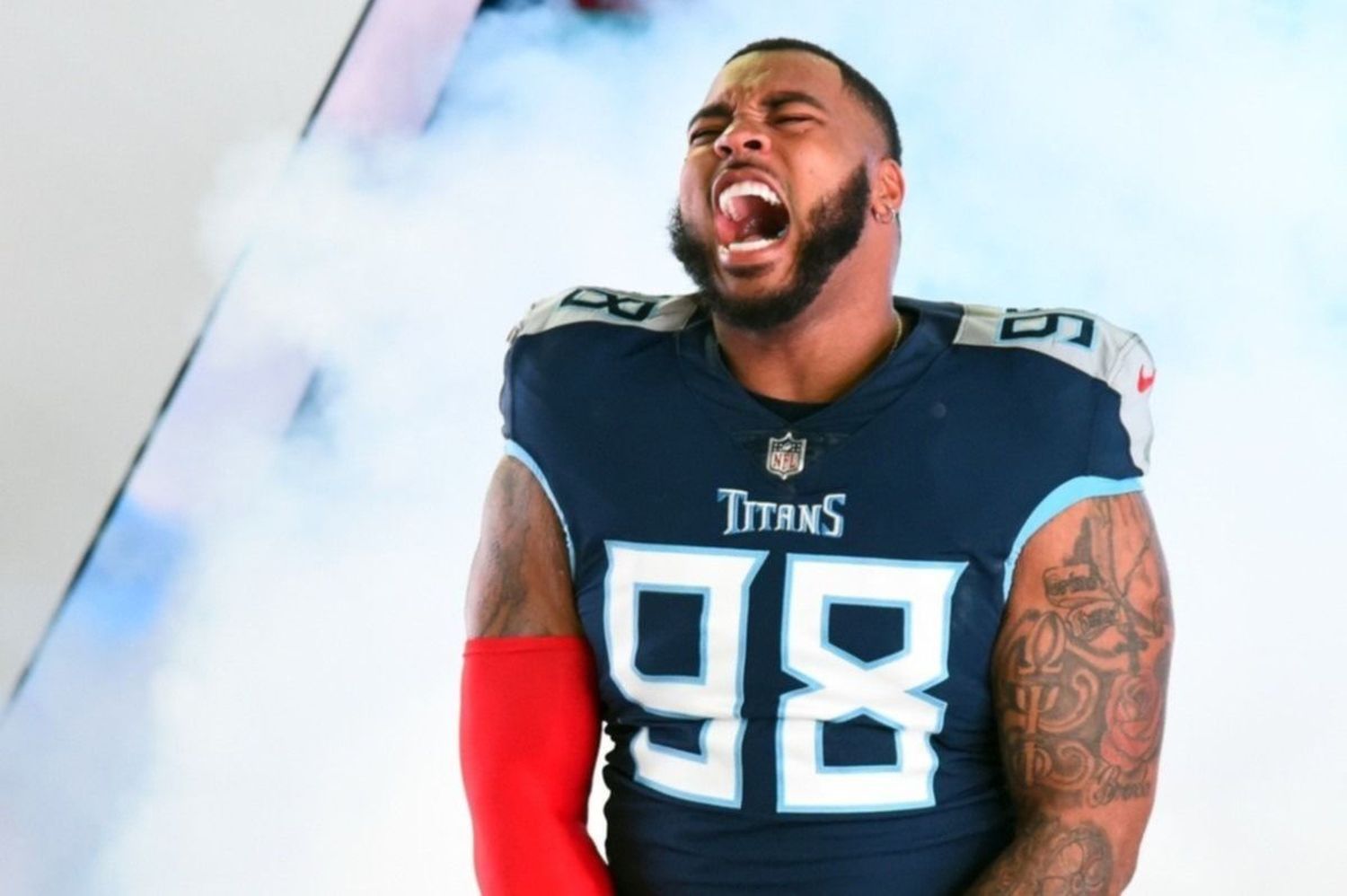 Jeffery Simmons, de los Titans, se involucra de nuevo en una pelea dentro del campo de juego