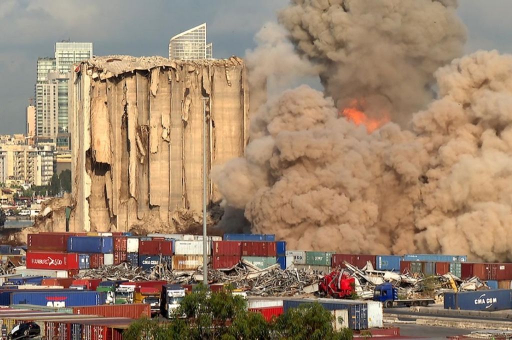 Beirut: se desplomó la parte norte de los silos del puerto