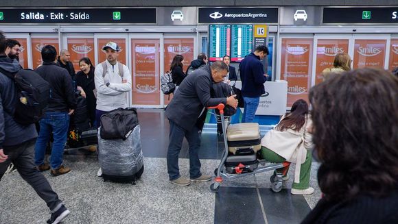 Paro de controladores aéreos: En qué horarios estará afectados los vuelos de Ezeiza y Aeroparque