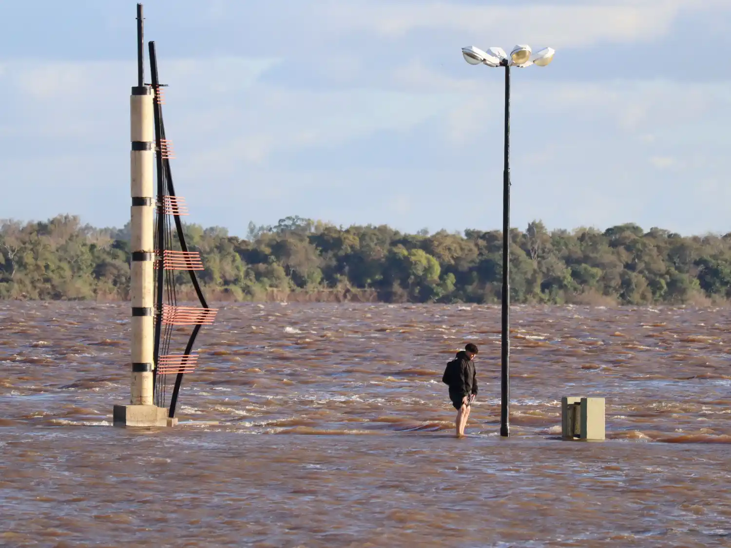 El río Uruguay crece en Concordia, aunque descartan una creciente