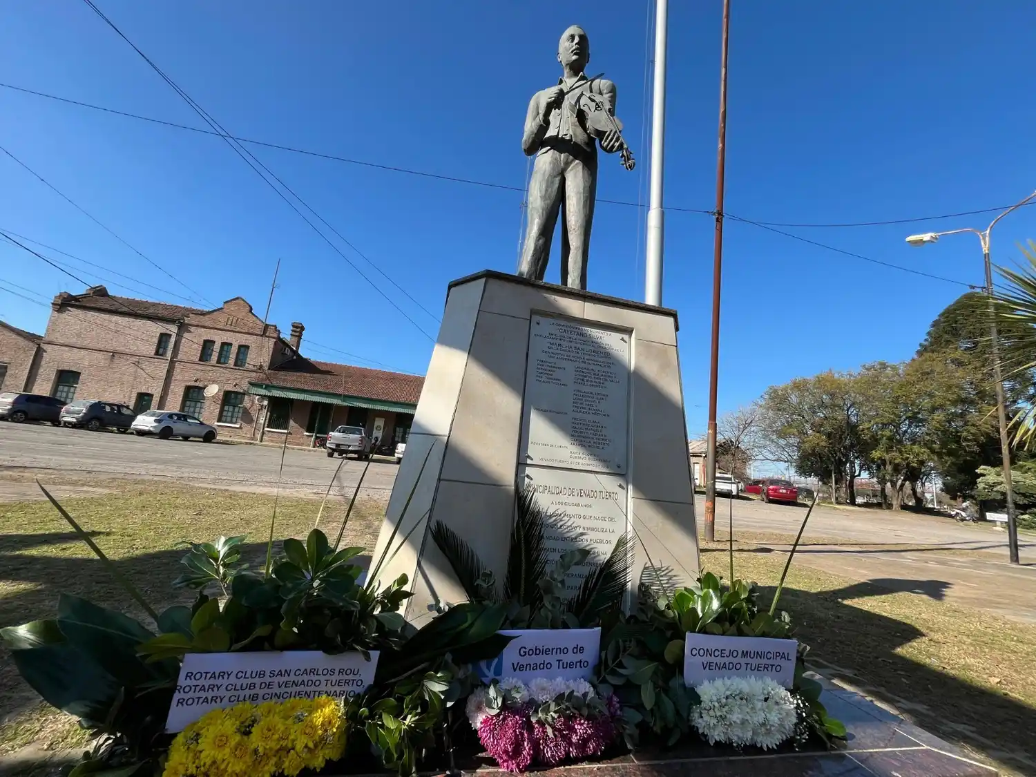Monumento a Cayetano Silva.
