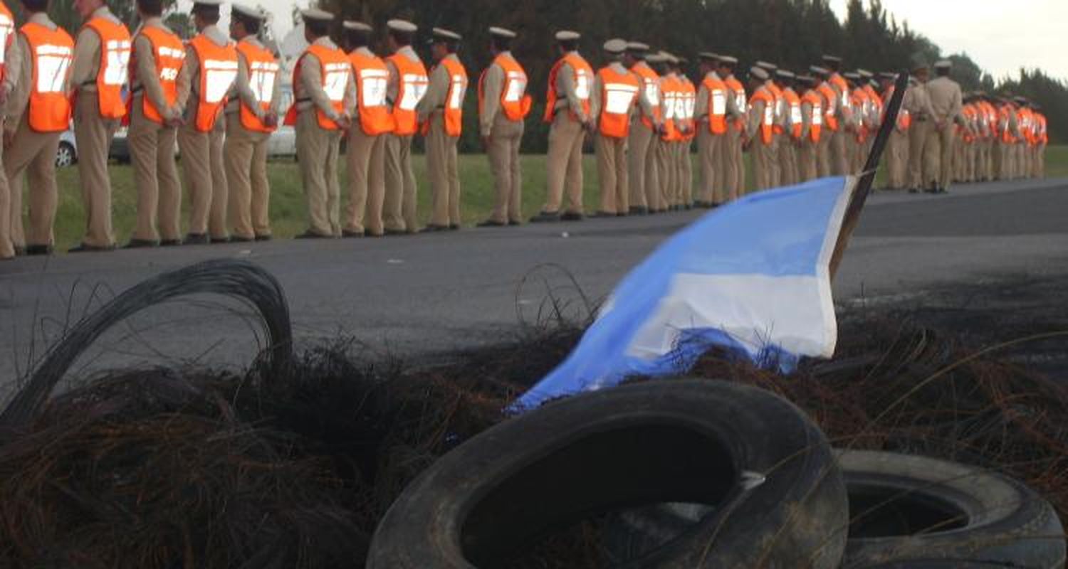 Procesan y embargan a ruralistas y funcionarios que cortaron la ruta en 2008