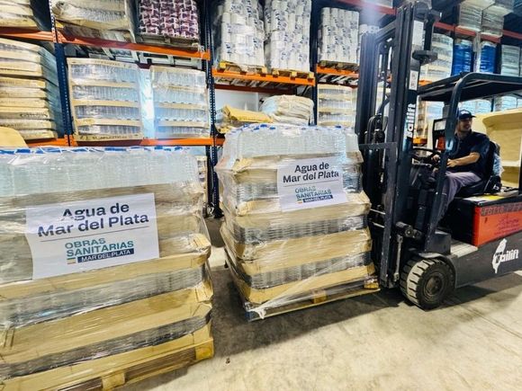 OSSE envió 6000 litros de agua potable para las víctimas del temporal en Bahía Blanca