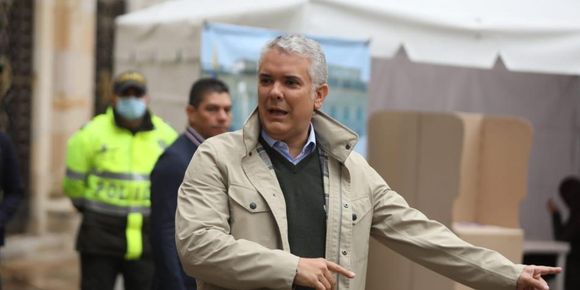 ¡POR DESACATO! Ordenan arresto domiciliario contra Iván Duque