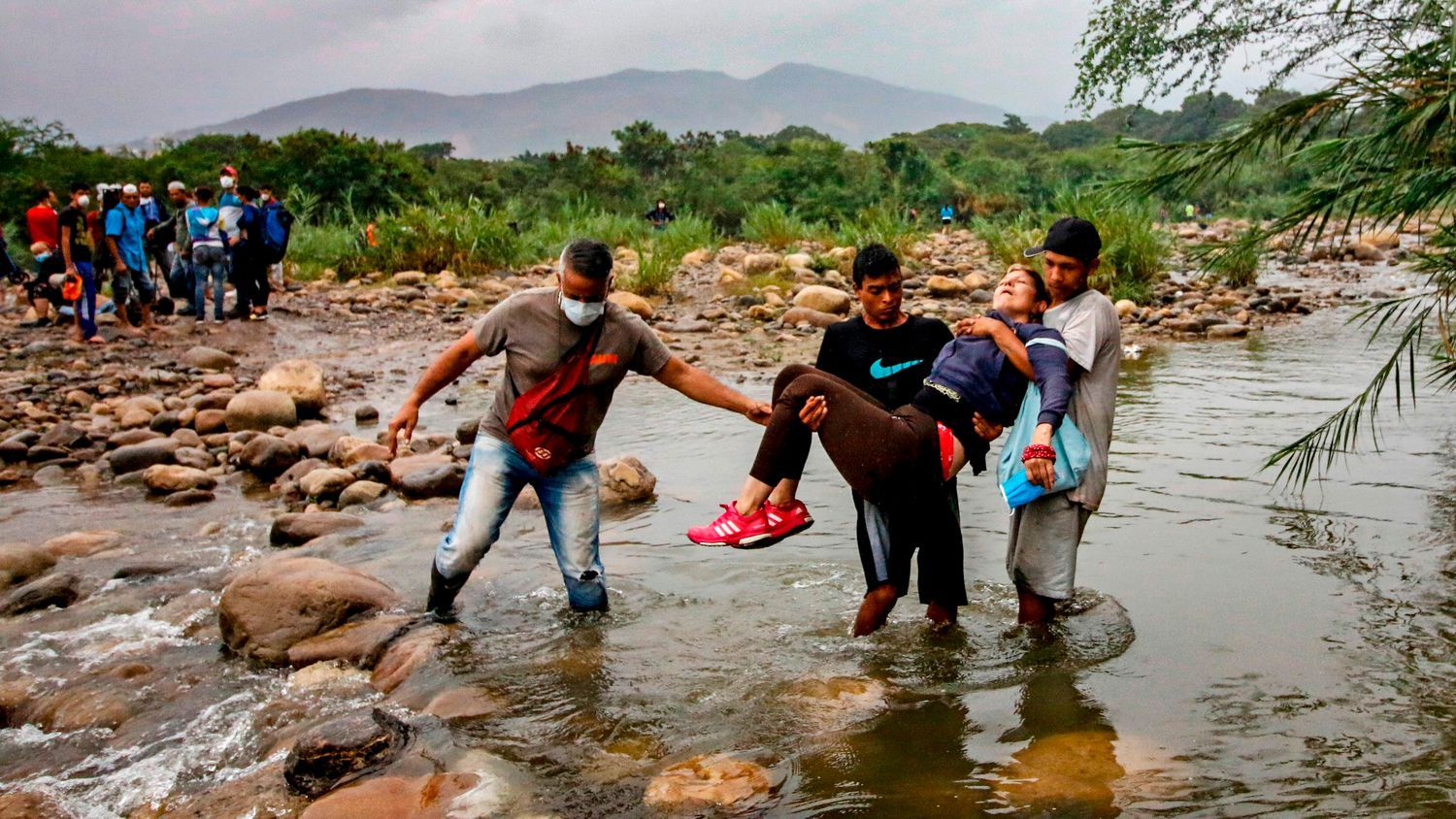 Colombia no aplicará vacunas a más de un millón de migrantes venezolanos