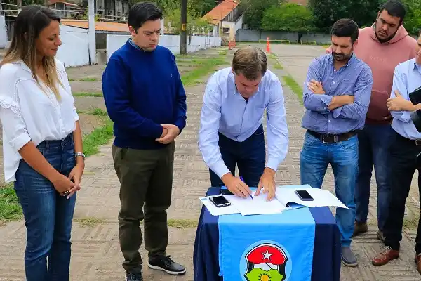 Piaggio firmó el convenio para la construcción del nuevo edificio de Tránsito